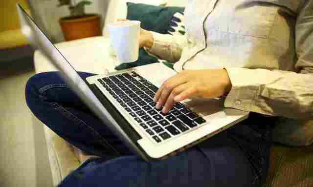 Golpes no Dia das Mães: veja como se proteger nas compras online
