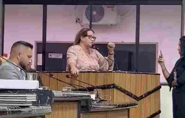 Projeto de Léo Moraes criando supersalários, jetons e novos cargos acirra discussão entre vereadores