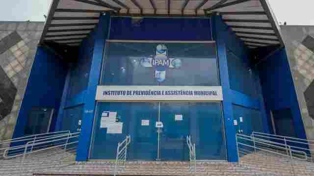 Léo Moraes propõe aumento de cargos e salários para comissionados no IPAM; Sindeprof reage