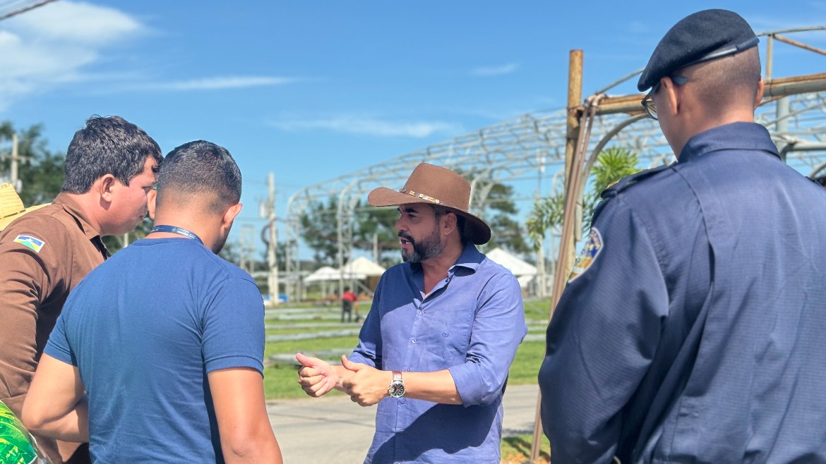 Secretário de Agricultura Luiz Paulo acompanha a montagem da 12ª Rondônia Rural Show