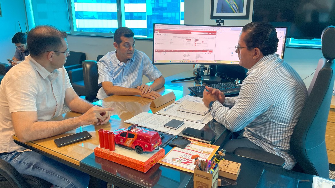 Vereador Adalto de Bandeirantes busca melhorias na segurança dos distritos com titular da Sesdec