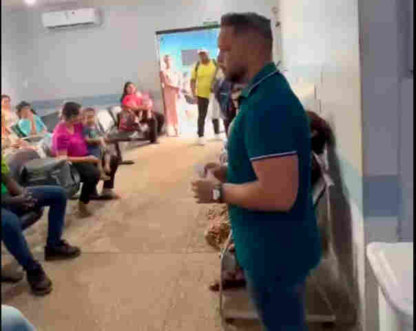 Vídeo: vereador é obrigado a pedir reforço policial para poder fiscalizar atendimento no Ana Adelaide
