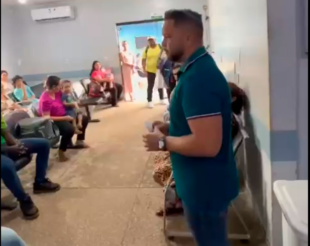 Vídeo: vereador é obrigado a pedir reforço policial para poder fiscalizar atendimento no Ana Adelaide