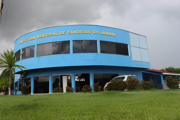 Em Candeias do Jamari, uma Hilux e um HB-20 são furtados da coordenação de Transportes da Educação