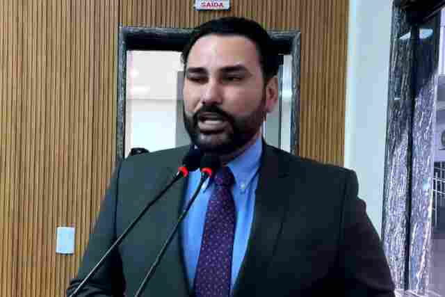 Discussão na Câmara expõe pressa em trocar nome de programa esportivo para criar plataforma eleitoral para irmão do prefeito