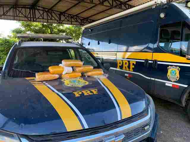 PRF apreende mais de 6 kg de skunk em mochila de passageiro de ônibus em Ji-Paraná