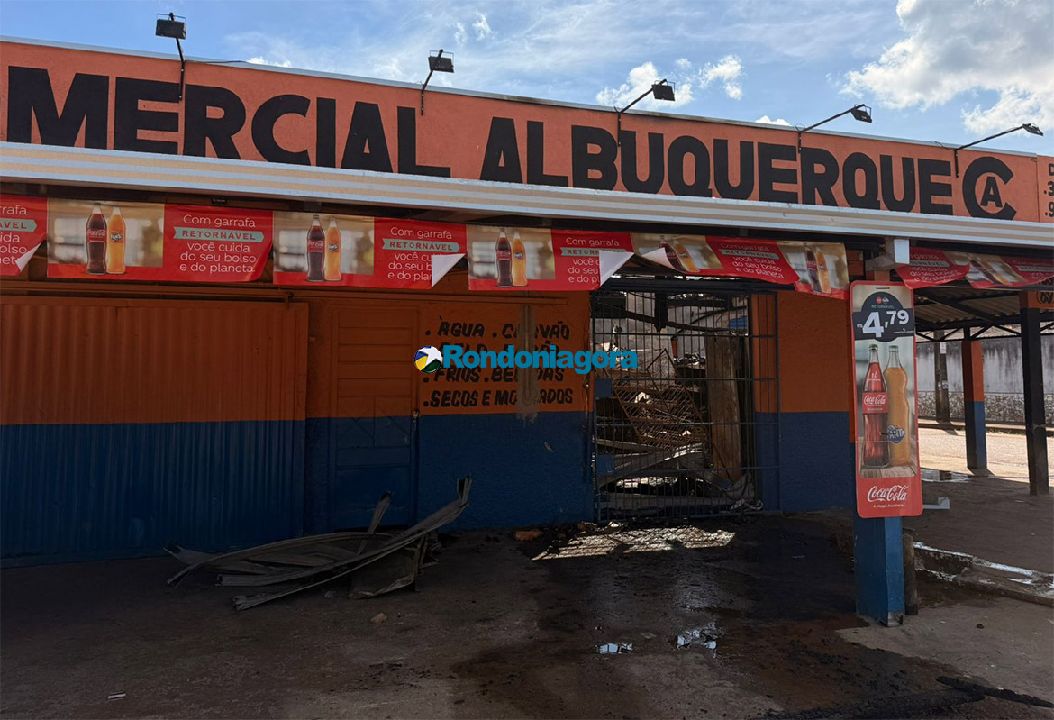 Vídeo: incêndio destrói mercadinho na zona sul de Porto Velho