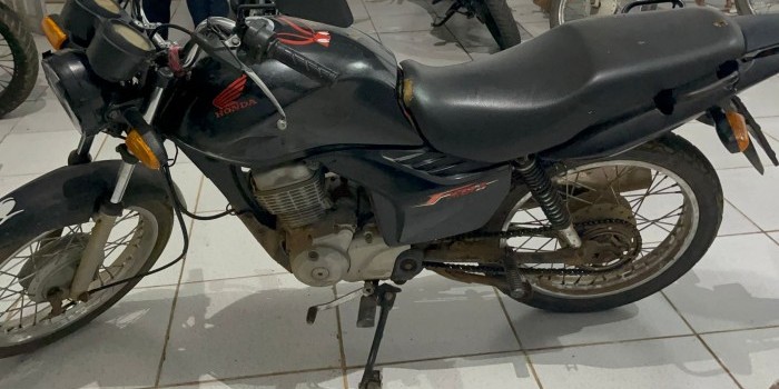 Jovem é presa com motocicleta roubada durante patrulhamento no bairro Castanheira