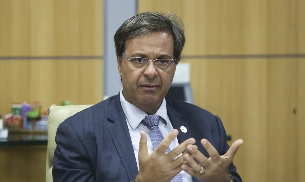 Ex-ministro de Bolsonaro é preso por ordem do Supremo; delator da trama é alvo de mandado