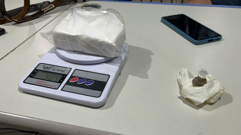 Dois homens são presos com cocaína na cueca