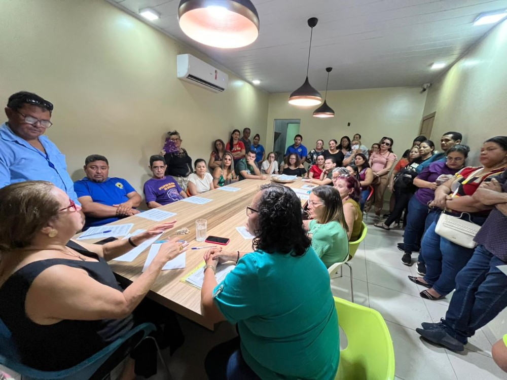 Vereadora Ellis Regina debate pauta de reivindicação com servidores da Semasf