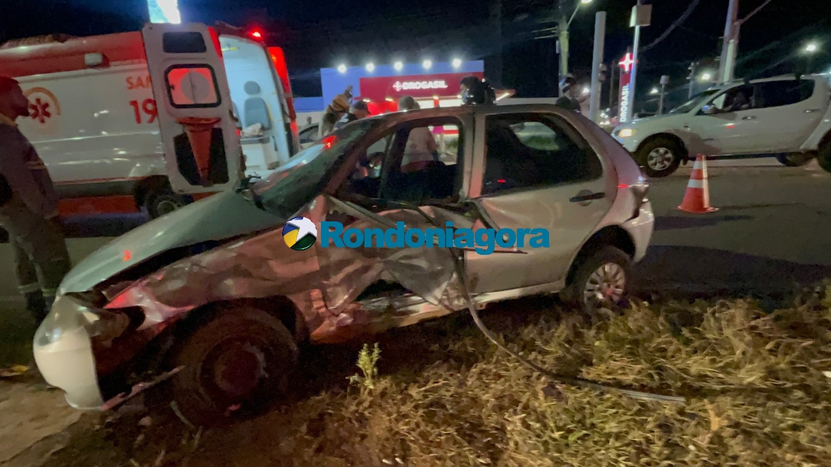 Idoso morre em grave acidente envolvendo dois carros e bicicleta elétrica na capital