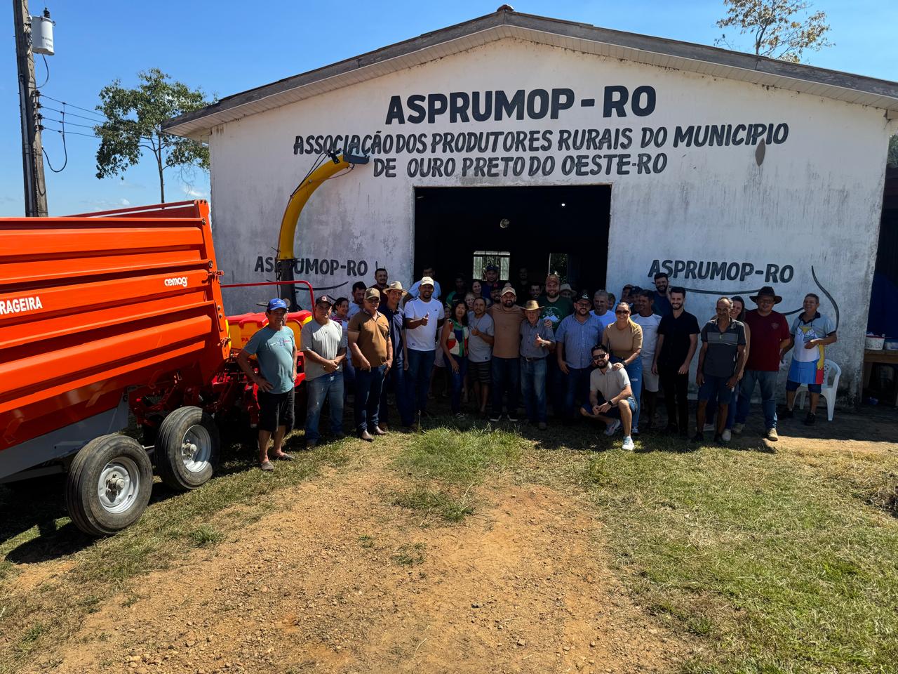 Deputado Laerte Gomes entrega equipamentos agrícolas para fortalecer a agricultura familiar em Ouro Preto D'Oeste