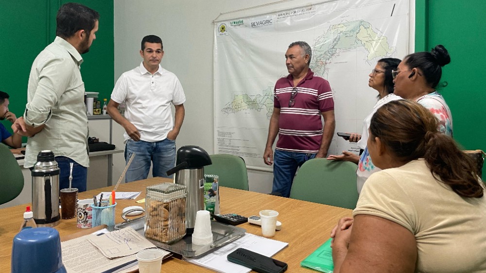 Vereador Adalto de Bandeirantes discute manutenção de estradas rurais com titular da Semagric