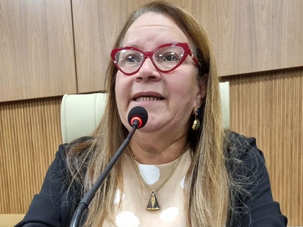 Vereadora Ellis Regina tem pedido atendido pela Prefeitura na limpeza da Estrada dos Periquitos