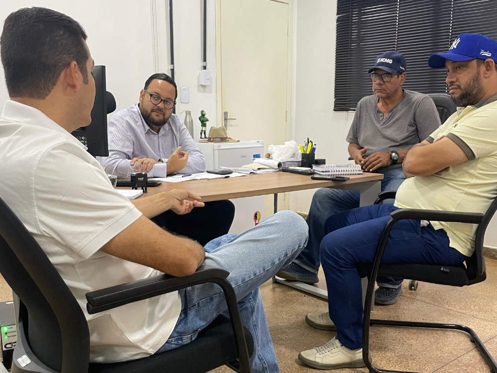 Vereador Adalto discute reestruturação da Semob em reunião com secretário adjunto