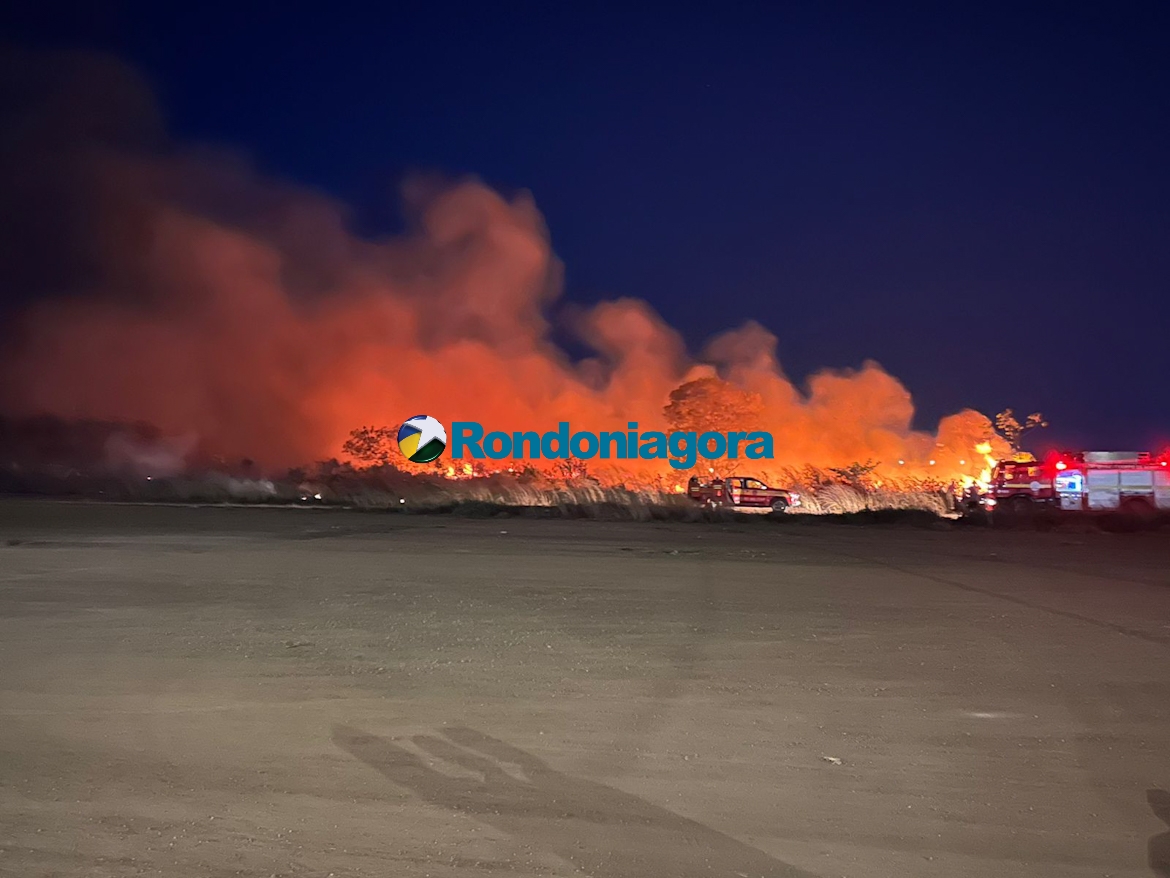 Vídeo: Incêndio de grandes proporções atinge Espaço Alternativo em Porto Velho