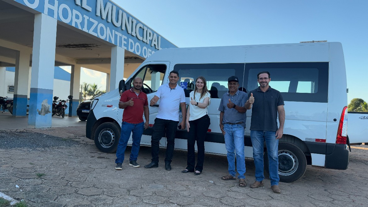 Lebrinha entrega van para ampliar atendimentos na saúde de Novo Horizonte