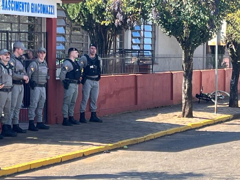 Adolescente invade escola, mata criança e fere várias pessoas no Rio Grande do Sul