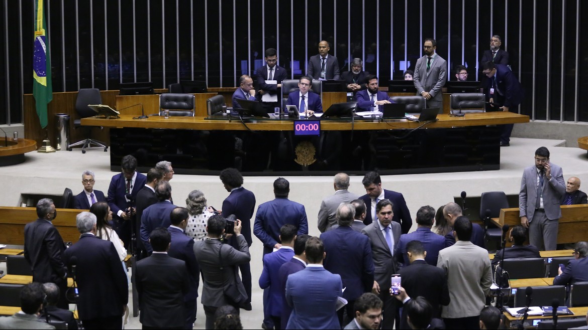 Câmara Federal aprova projeto que altera regras de licenciamento ambiental e prioriza investimentos
