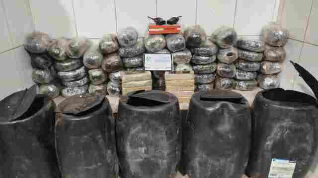 Carga de mais de 50 kg com maconha e crack é apreendida após tentativa de fuga