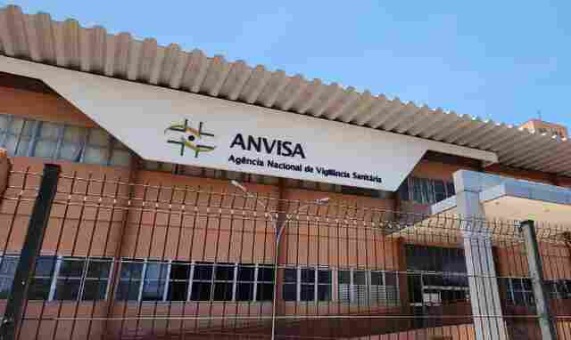 Anvisa proíbe comercialização de medicamentos e complemento alimentar

