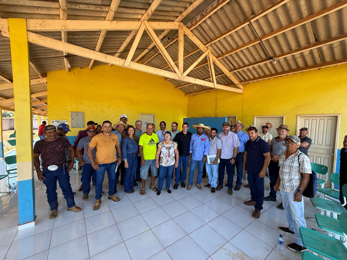 Vereador Adalto de Bandeirantes participa de reunião com moradores das Linhas F e 29 afetados por alagamentos do rio Madeira
