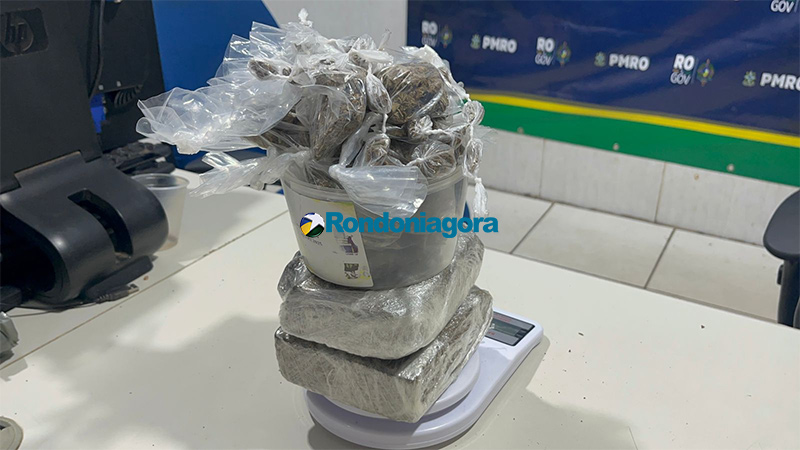 PM desmonta laboratório de drogas em operação no bairro Costa e Silva; três homens foram presos