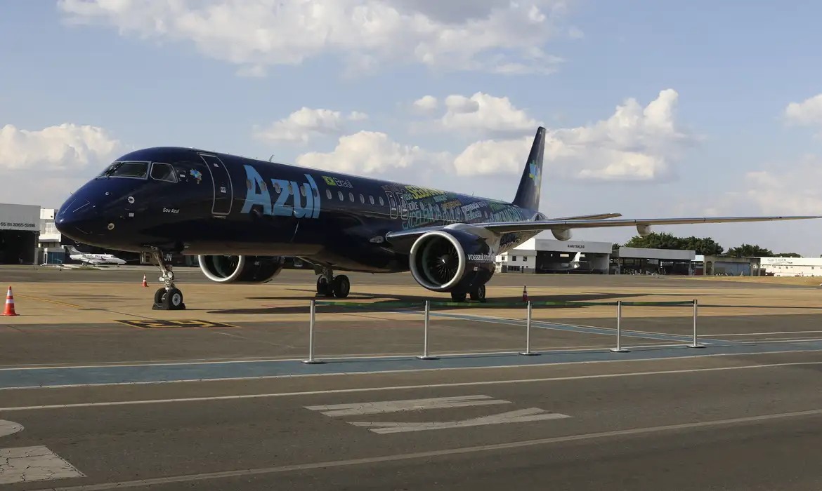 Azul encerra operações aéreas em 14 cidades