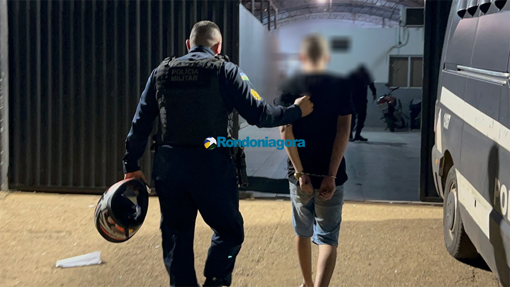 Motociclista sem habilitação atropela pedestre e é preso após fuga em alta velocidade