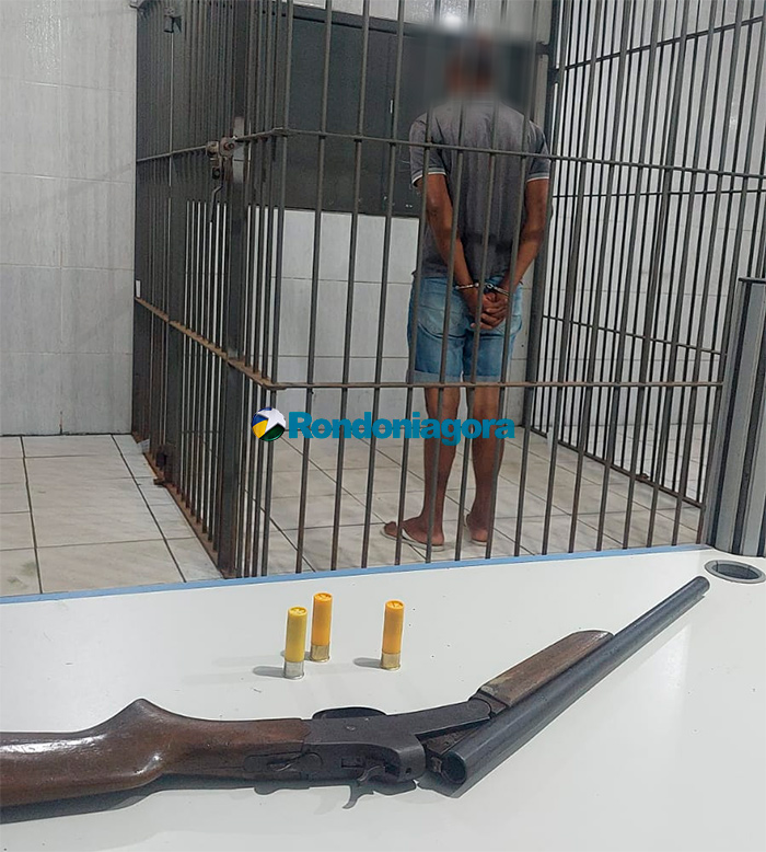 Homem é preso com espingarda em vila de apartamentos na zona sul de Porto Velho