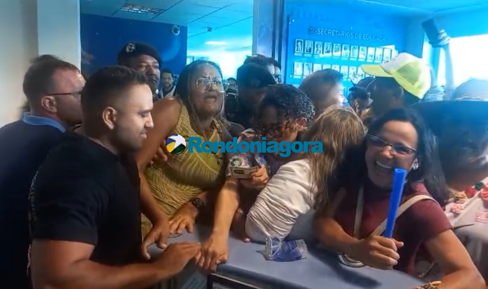 Vídeo: Em greve, professores invadem instalações do CPA em Porto Velho
