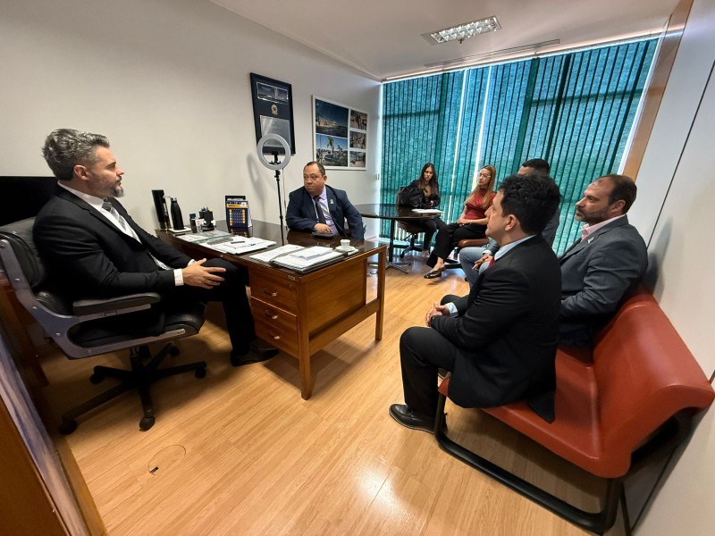 Thiago Flores recebe representantes do Coffito e inicia elaboração de projeto de valorização da Fisioterapia e Terapia Ocupacional