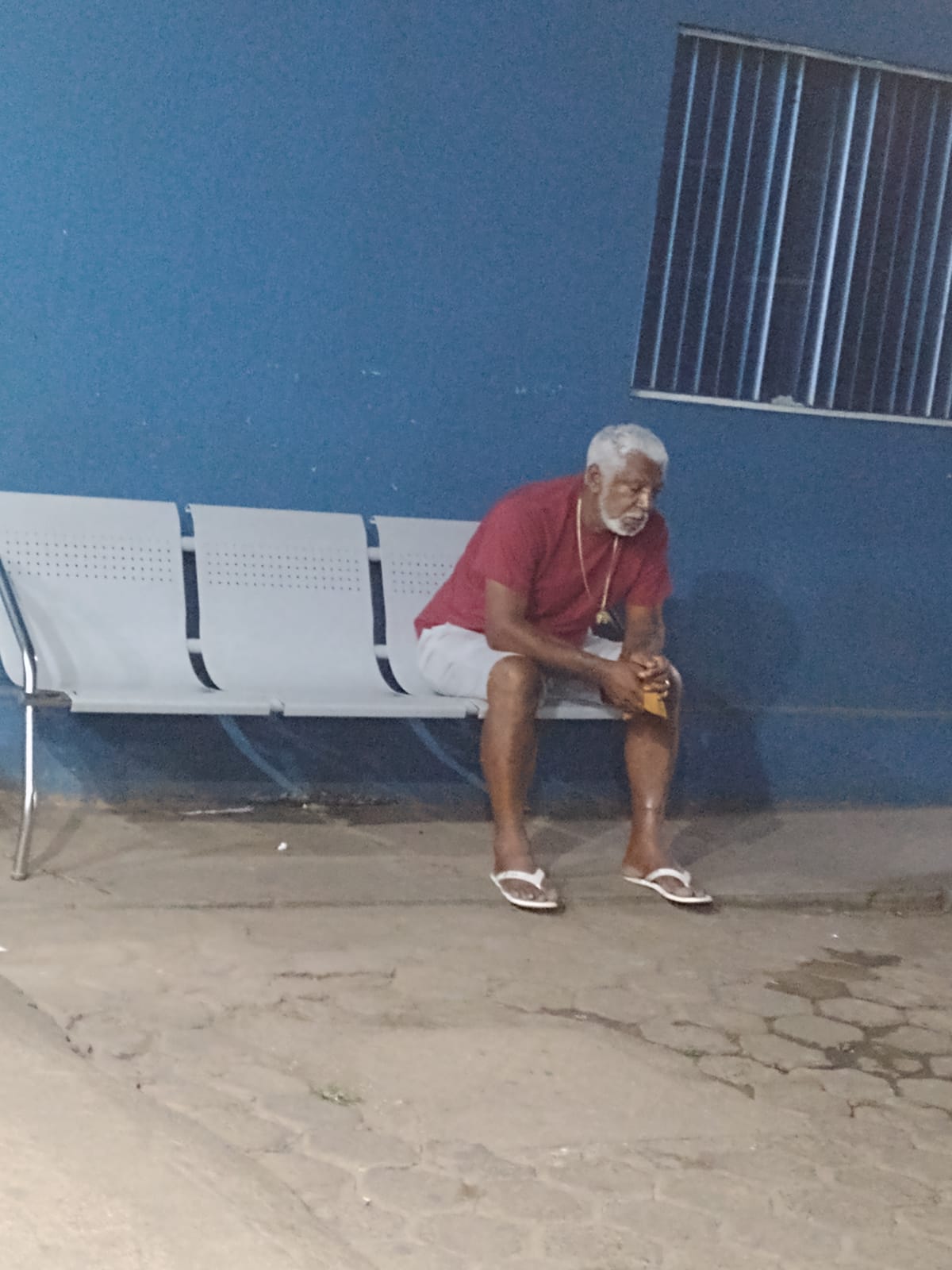 Paciente fica descontrolado e quebra vidraças no Ana Adelaide