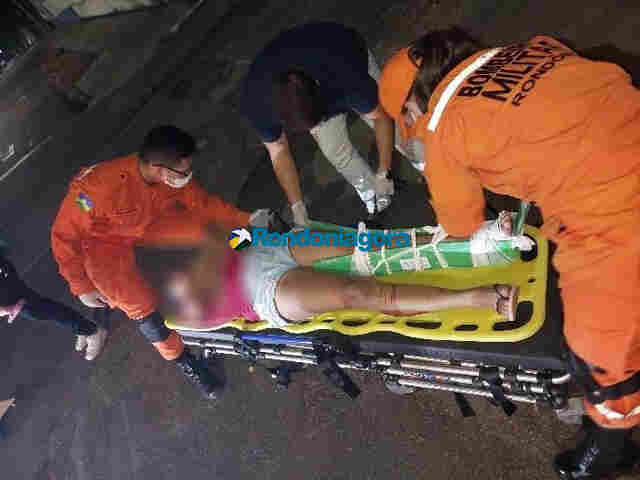 Colisão entre carro e motocicleta deixa mulher ferida; causadora de acidente havia bebido