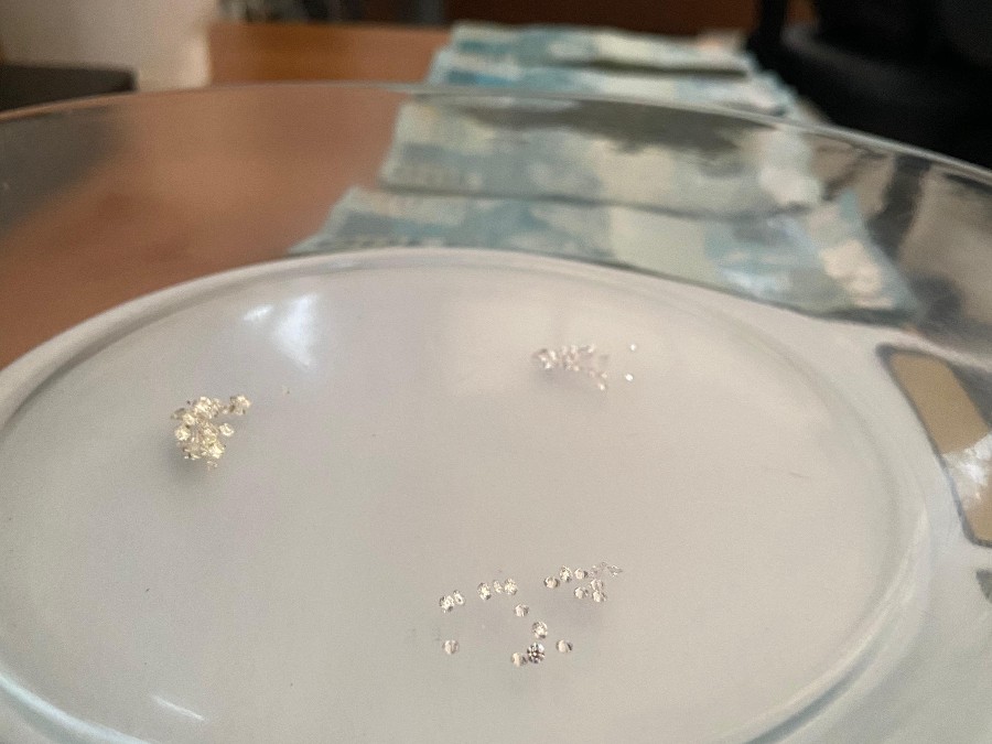 PRF apreende 76 diamantes e mais de R$ 14 mil em Porto Velho; um é preso