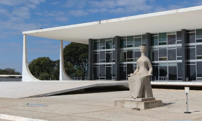Alexandre de Moraes pede sessão extra para julgamento de Bolsonaro no STF
