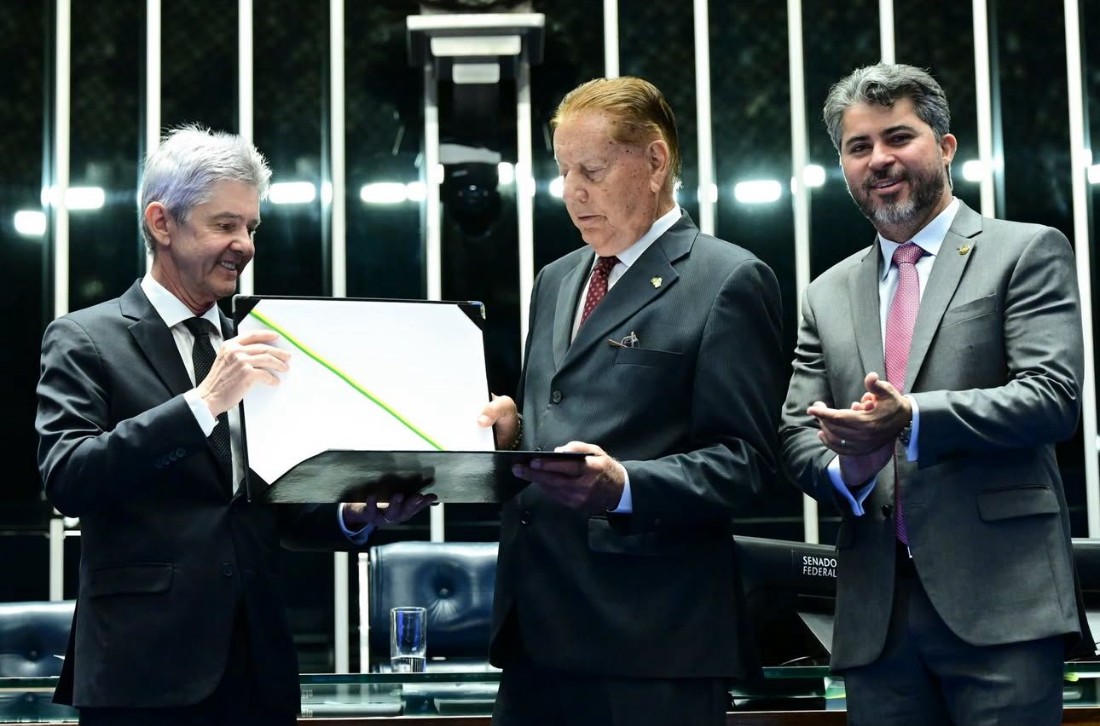 Jaime Bagattoli destaca a colonização e reforma agrária de Assis Canuto durante homenagem no Senado Federal