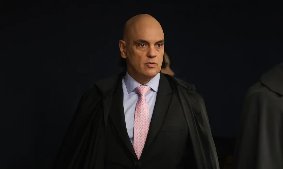 Relator vota para condenar Bolsonaro e mais sete por golpe de Estado