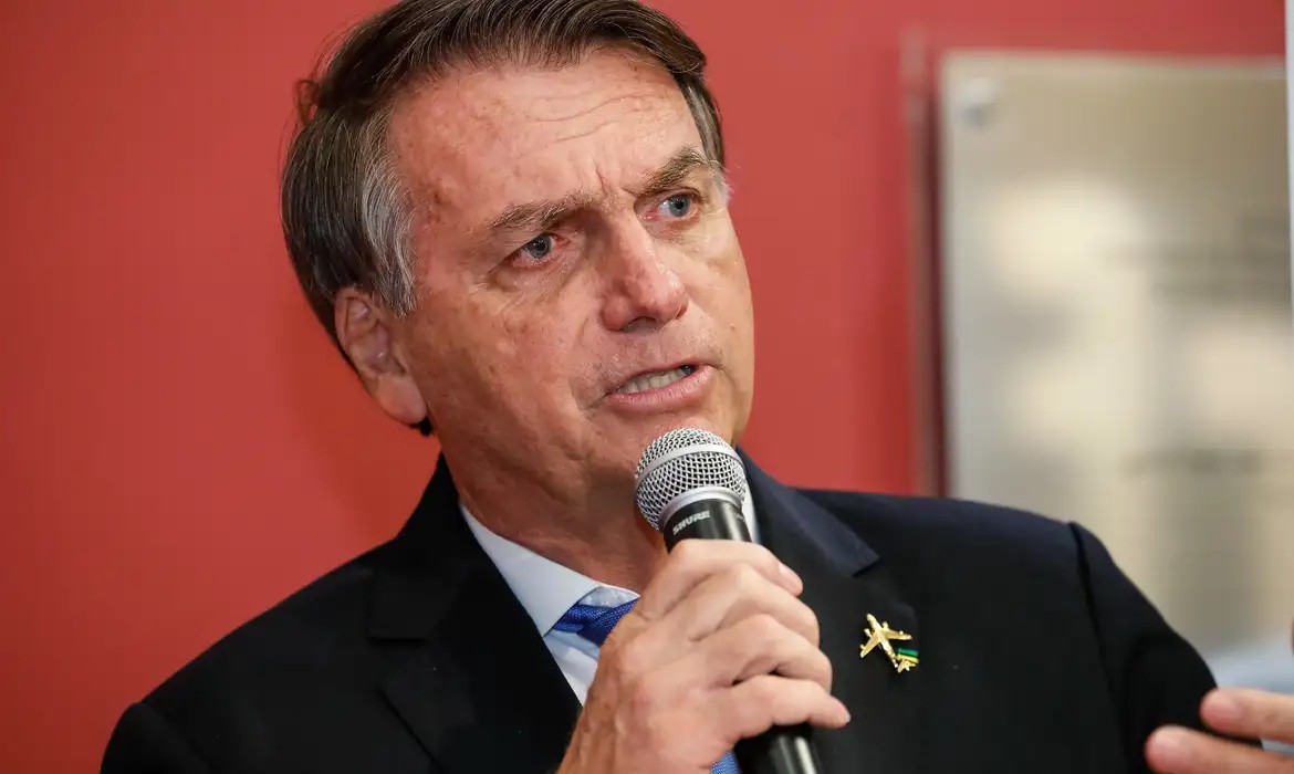 Bolsonaro é condenado a 27 anos e 3 meses de prisão em regime inicialmente fechado