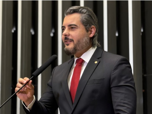 Thiago Flores destaca avanço do PL da Anistia: urgência aprovada no plenário da Câmara dos Deputados