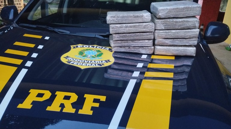 Mulher é presa com 10 kg de maconha na BR-364 em Porto Velho