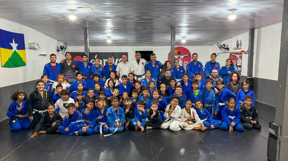 Projeto de Jiu-Jitsu em Porto Velho recebe visita do deputado Luís do Hospital