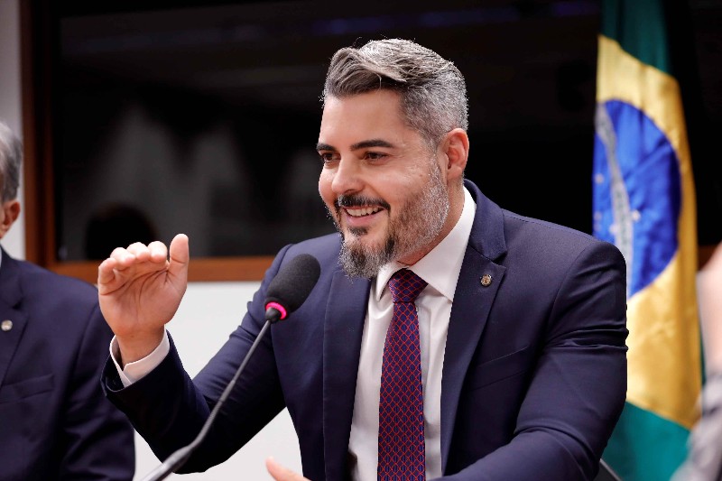 Thiago Flores pede inclusão de projeto que isenta professores do IR na pauta da Câmara