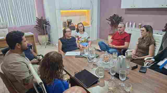 Ellis Regina debate situação da assistência médica com conselheiros e presidente do IPAM