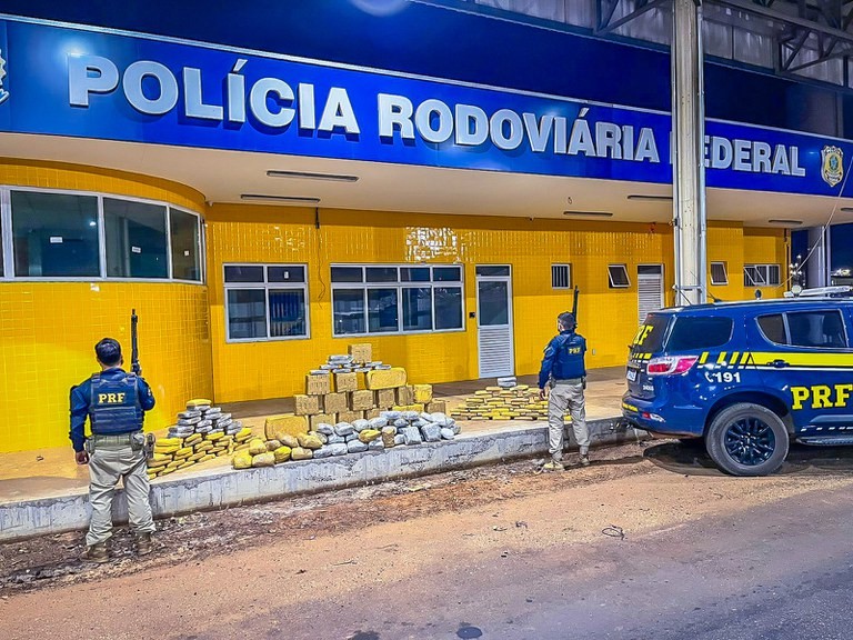 PRF apreende mais de 200 tabletes de skunk em carga que saiu de Rondônia e seguia para Goiás