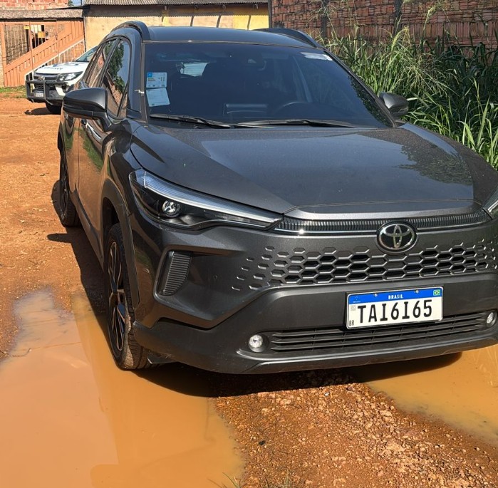 Carro roubado em assalto a residência é encontrado vandalizado na zona sul de Porto Velho