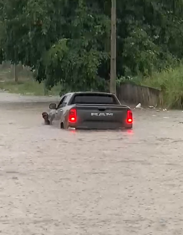 Vídeo: fortes chuvas em Porto Velho causam transtornos