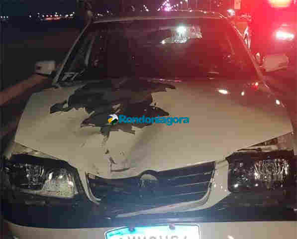 Motocicleta e passageira são atingidos por carro em alta velocidade durante racha no Espaço Alternativo