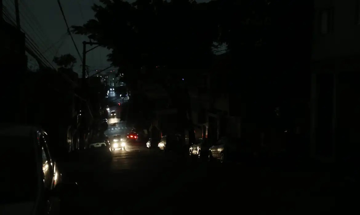 Apagão atinge Rondônia e outros 16 estados; Energisa explica que falha ocorreu no Sistema Interligado Nacional